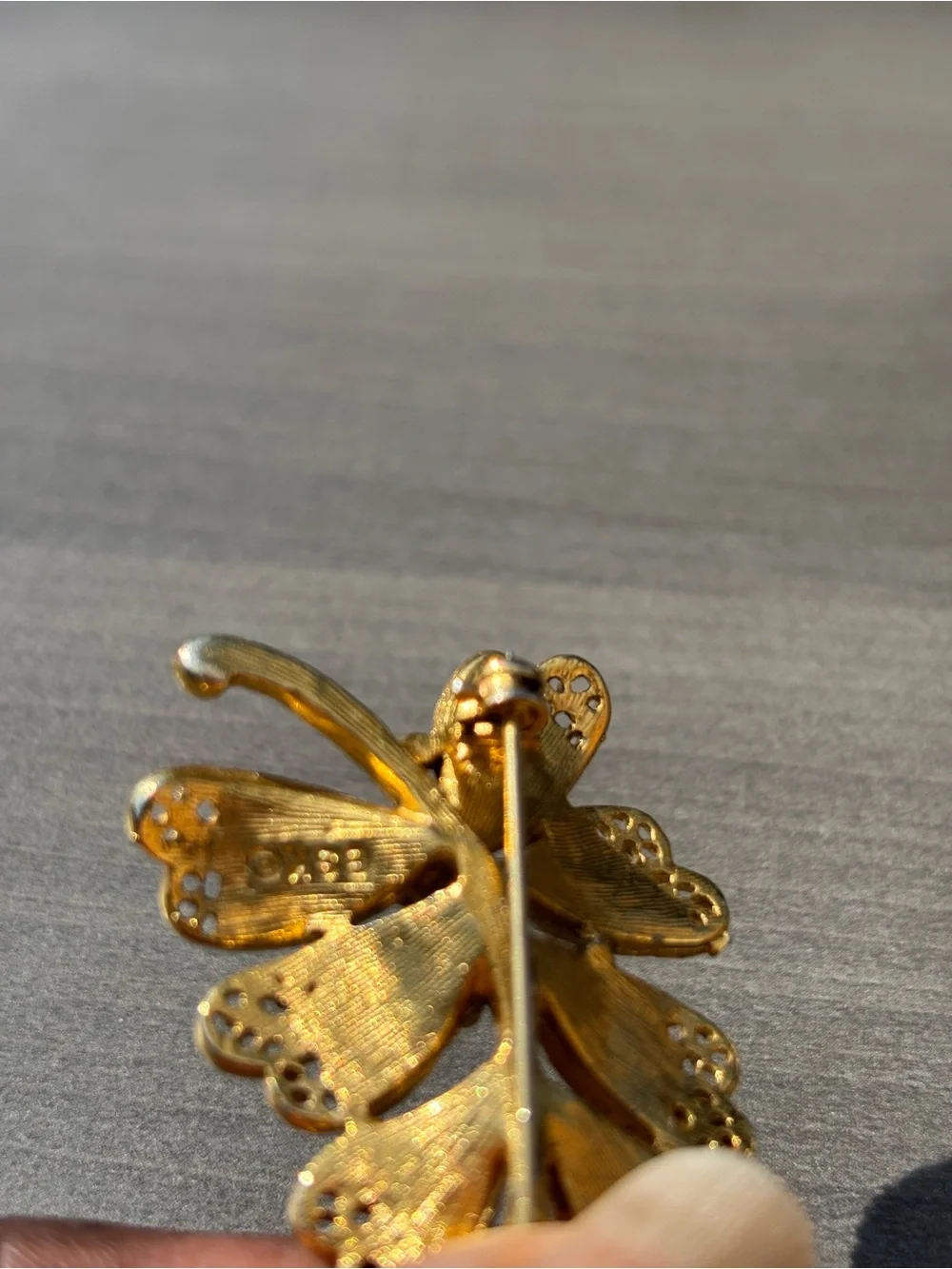 BSK Vintage Signed Gold-Tone Leaf Brooch with White Beaded Detail Green Center
